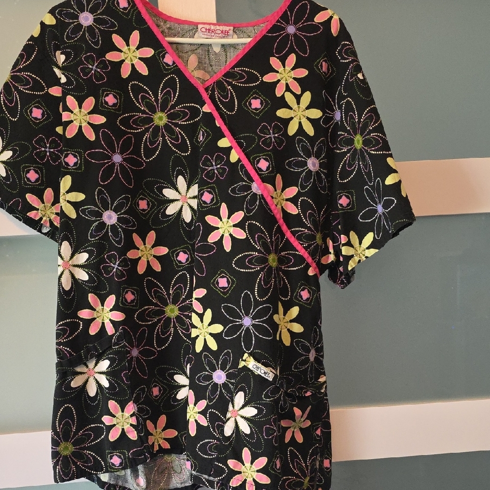 Cherokee Black and Pink Short Sleeve Tee with V-Neck